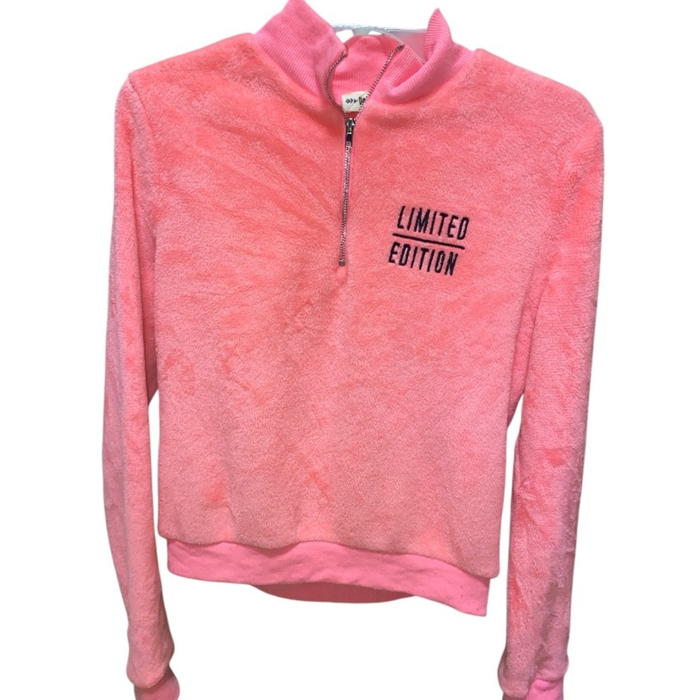 ⭐️ 3/$15 • Daisy May • Pink • Limited Edition• Quarterzip